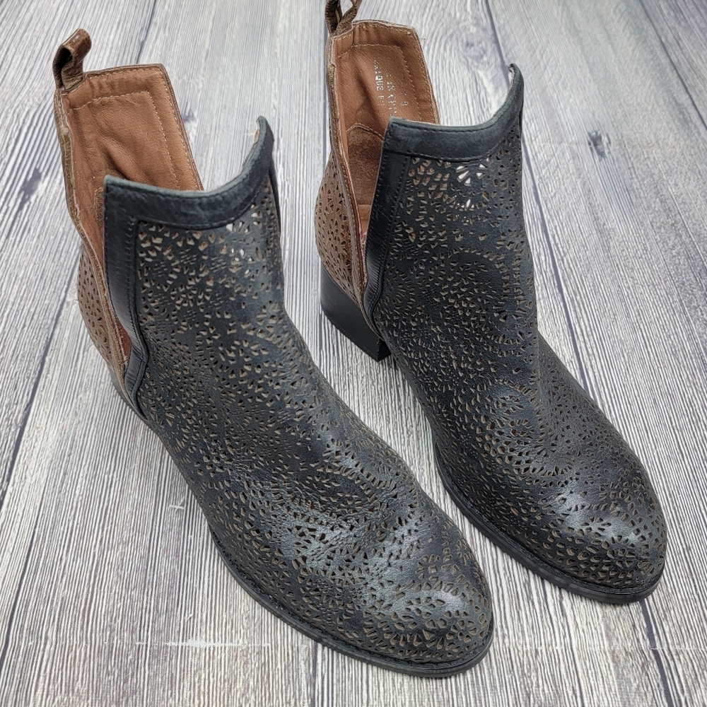 Jeffrey Campbell Oriley Cut Out Two Tone Ankle Boot - Picture 3 of 12